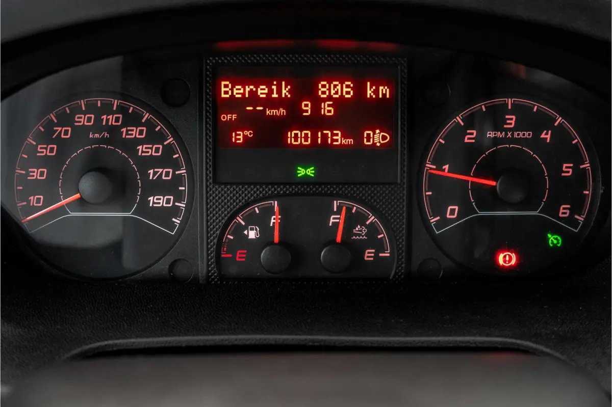 2.2 D | 3-Zits | Bakwagen met Laadklep en zijdeur | LED | Carplay | Cruise | Climatronic