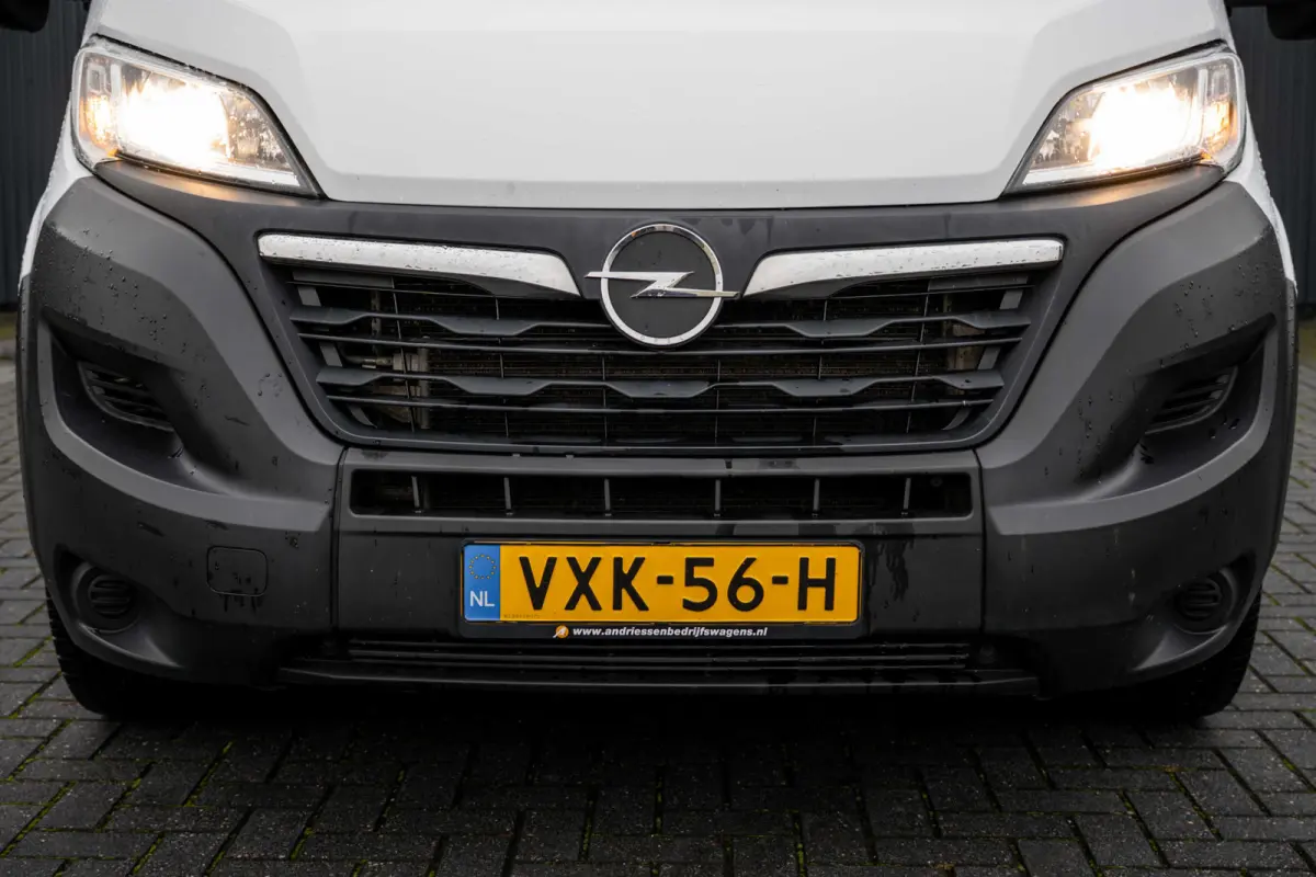 2.2 D | 3-Zits | Bakwagen met Laadklep en zijdeur | LED | Carplay | Cruise | Climatronic