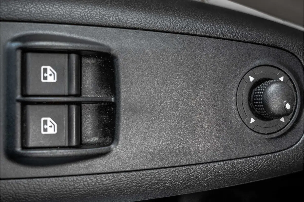 2.2 D | 3-Zits | Bakwagen met Laadklep en zijdeur | LED | Carplay | Cruise | Climatronic
