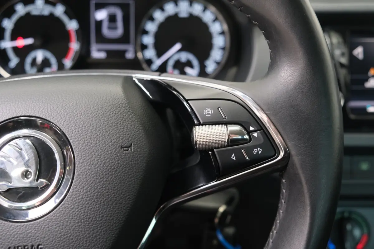 1.0 TSI Ambition - N.A.P. Airco, Cruise, Carplay.