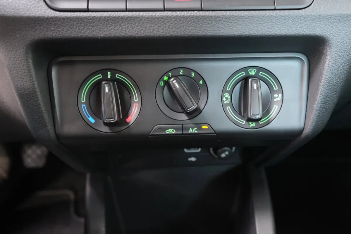 1.0 TSI Ambition - N.A.P. Airco, Cruise, Carplay.