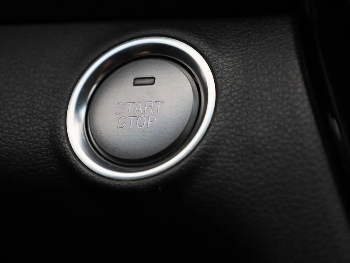 Comfort EV 38 kWh | Automaat | Parkeer sensoren | Virtual cockpit | Cruise control | Climate control | Navigatie | DAB | LED | Bluetooth | Sfeer verlichting | Stoel verwarming | Camera