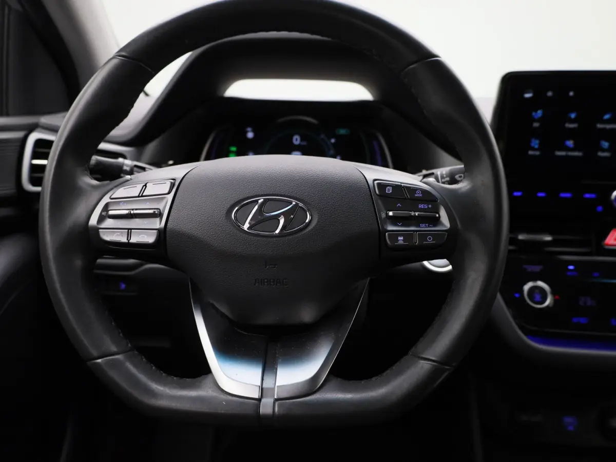 Comfort EV 38 kWh | Automaat | Parkeer sensoren | Virtual cockpit | Cruise control | Climate control | Navigatie | DAB | LED | Bluetooth | Sfeer verlichting | Stoel verwarming | Camera