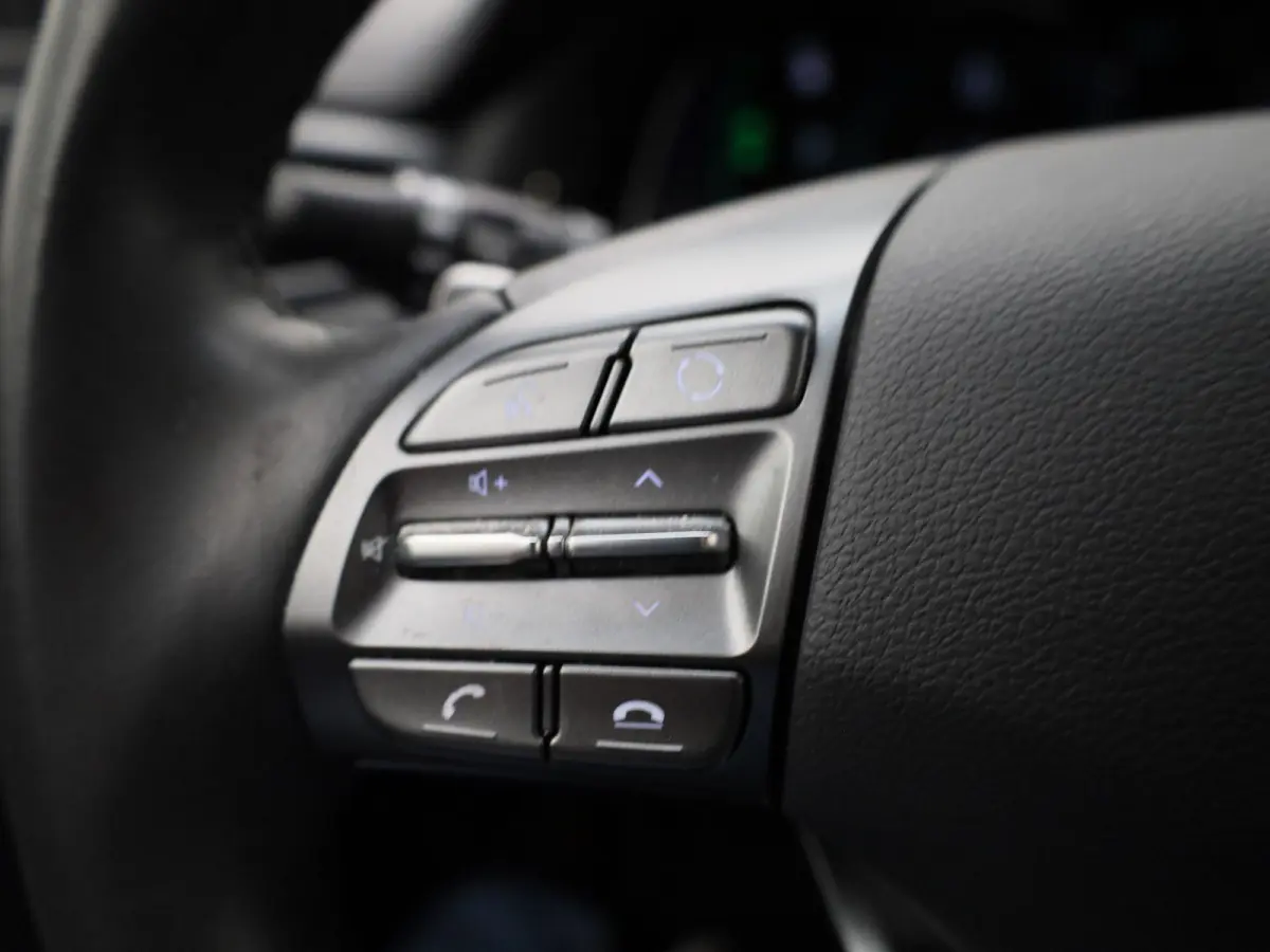 Comfort EV 38 kWh | Automaat | Parkeer sensoren | Virtual cockpit | Cruise control | Climate control | Navigatie | DAB | LED | Bluetooth | Sfeer verlichting | Stoel verwarming | Camera