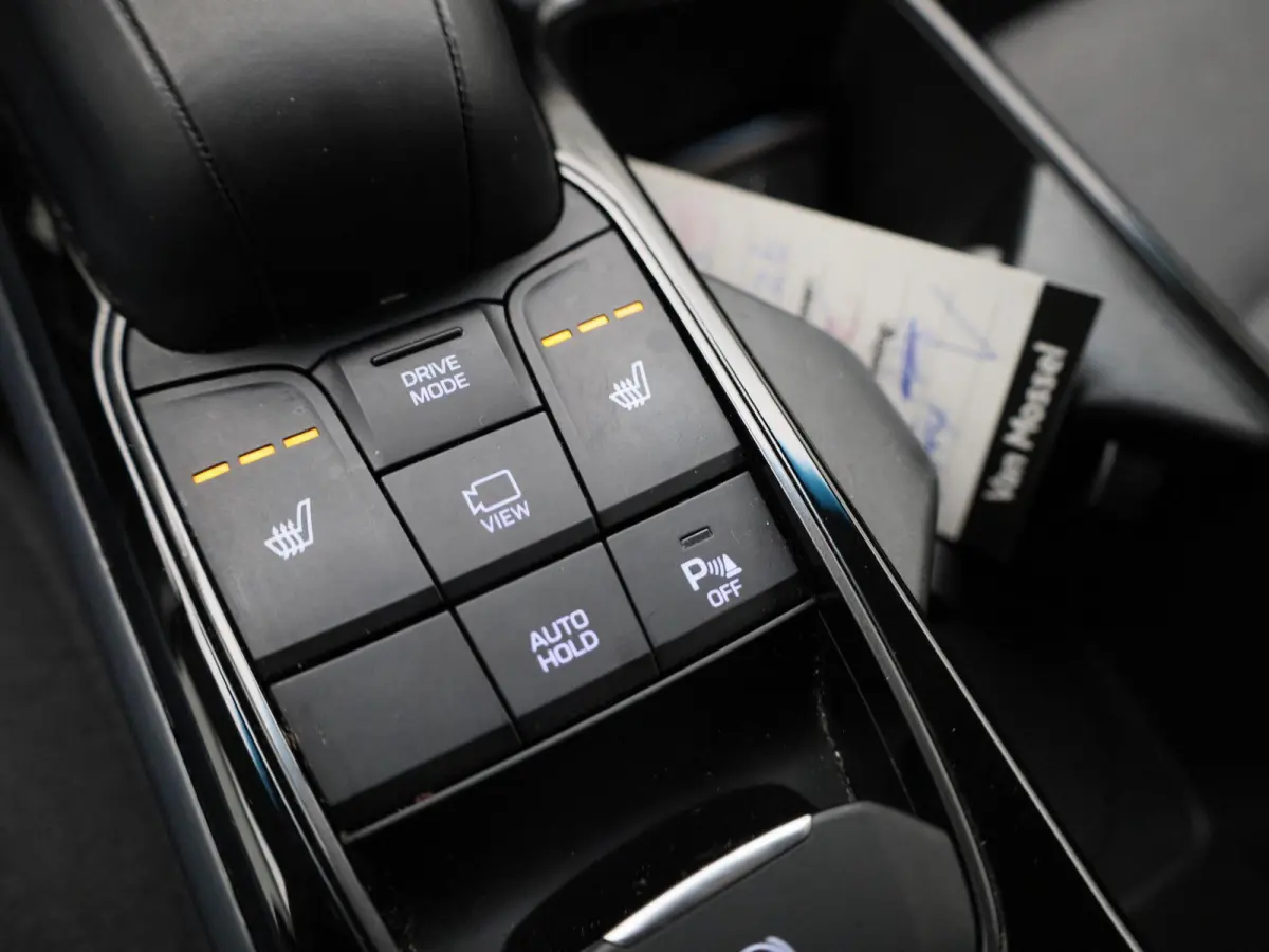 Comfort EV 38 kWh | Automaat | Parkeer sensoren | Virtual cockpit | Cruise control | Climate control | Navigatie | DAB | LED | Bluetooth | Sfeer verlichting | Stoel verwarming | Camera