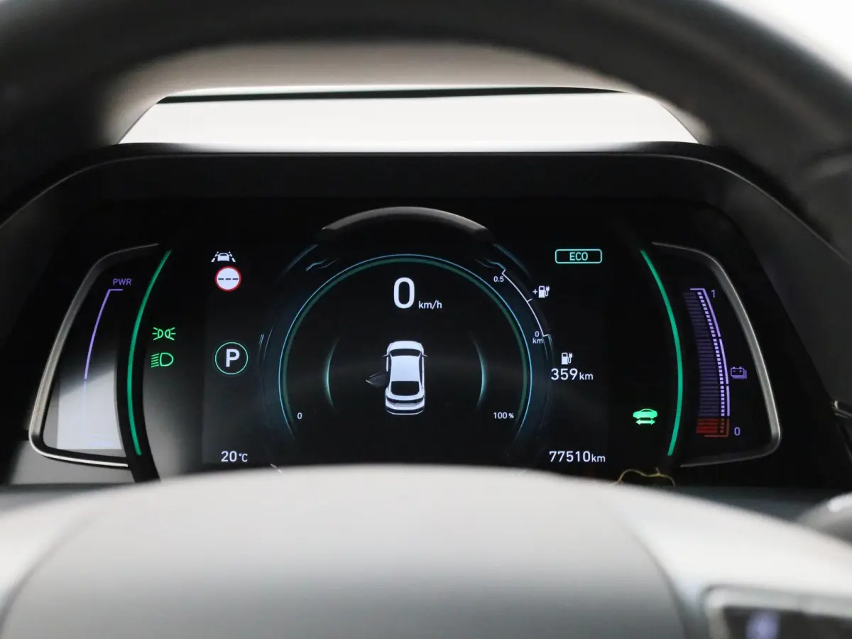 Comfort EV 38 kWh | Automaat | Parkeer sensoren | Virtual cockpit | Cruise control | Climate control | Navigatie | DAB | LED | Bluetooth | Sfeer verlichting | Stoel verwarming | Camera