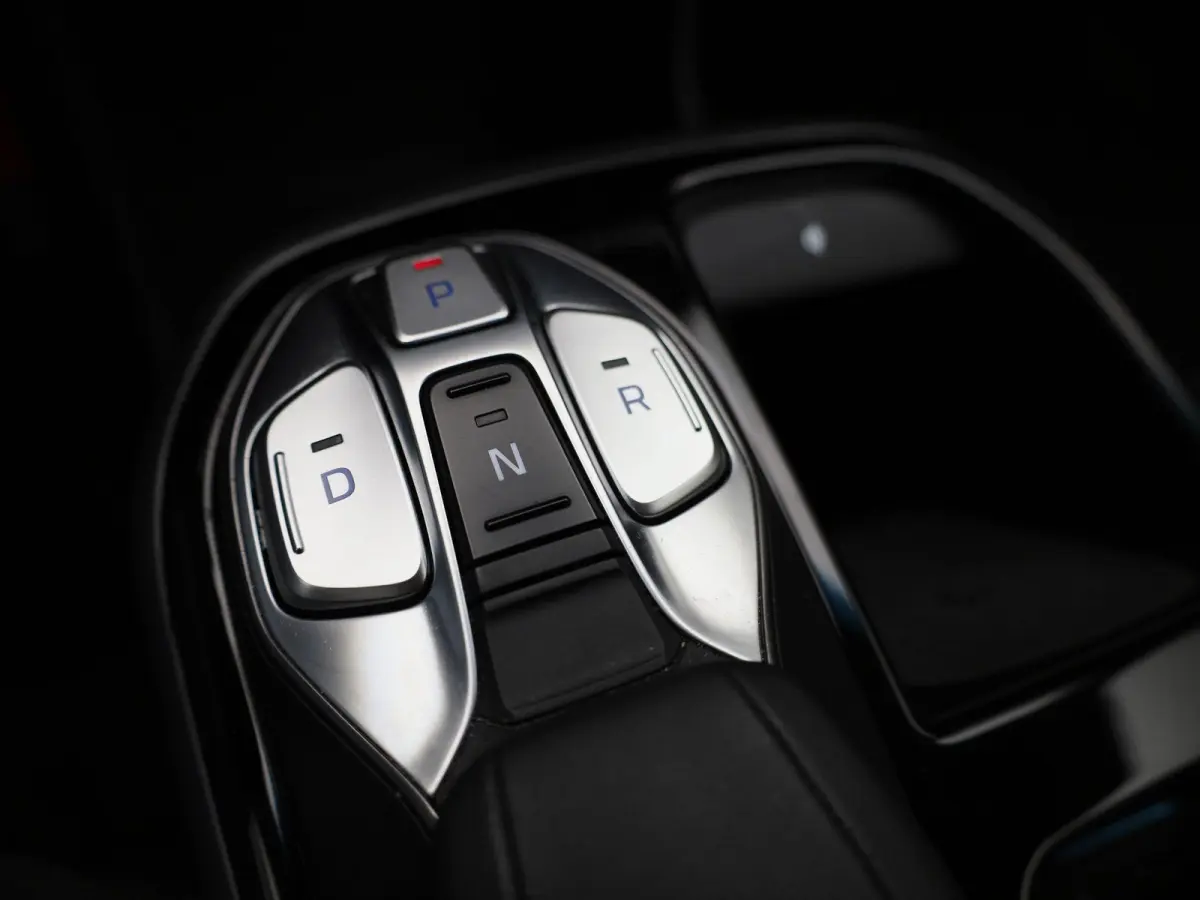 Comfort EV 38 kWh | Automaat | Parkeer sensoren | Virtual cockpit | Cruise control | Climate control | Navigatie | DAB | LED | Bluetooth | Sfeer verlichting | Stoel verwarming | Camera