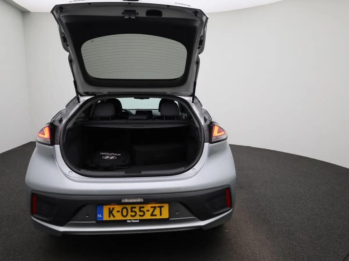 Comfort EV 38 kWh | Automaat | Parkeer sensoren | Virtual cockpit | Cruise control | Climate control | Navigatie | DAB | LED | Bluetooth | Sfeer verlichting | Stoel verwarming | Camera