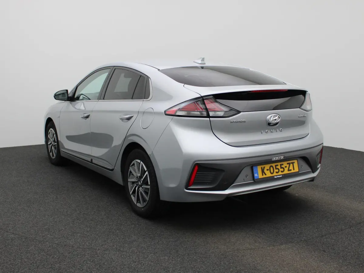 Comfort EV 38 kWh | Automaat | Parkeer sensoren | Virtual cockpit | Cruise control | Climate control | Navigatie | DAB | LED | Bluetooth | Sfeer verlichting | Stoel verwarming | Camera