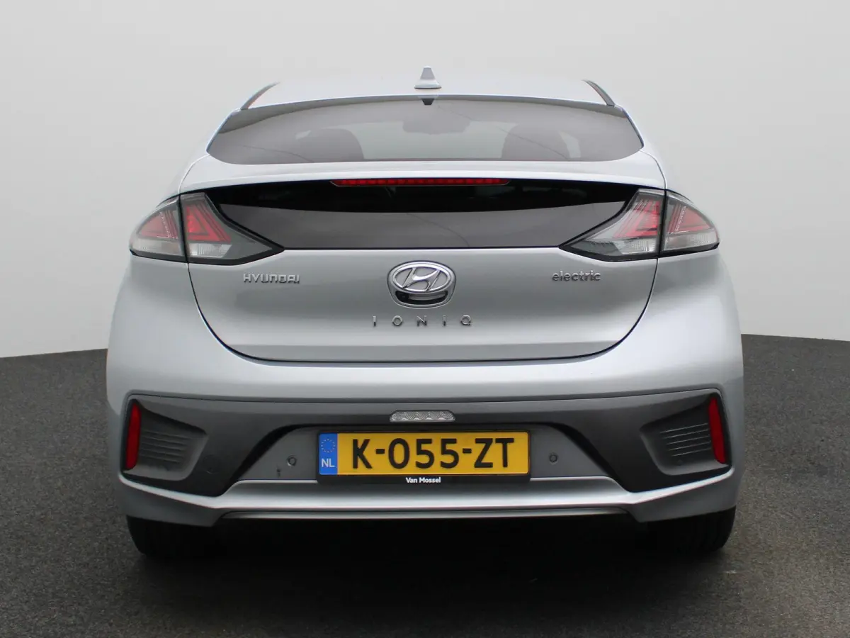 Comfort EV 38 kWh | Automaat | Parkeer sensoren | Virtual cockpit | Cruise control | Climate control | Navigatie | DAB | LED | Bluetooth | Sfeer verlichting | Stoel verwarming | Camera
