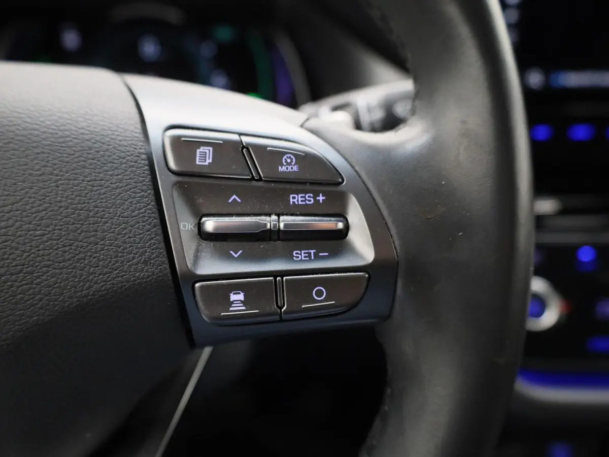 Comfort EV 38 kWh | Automaat | Parkeer sensoren | Virtual cockpit | Cruise control | Climate control | Navigatie | DAB | LED | Bluetooth | Sfeer verlichting | Stoel verwarming | Camera
