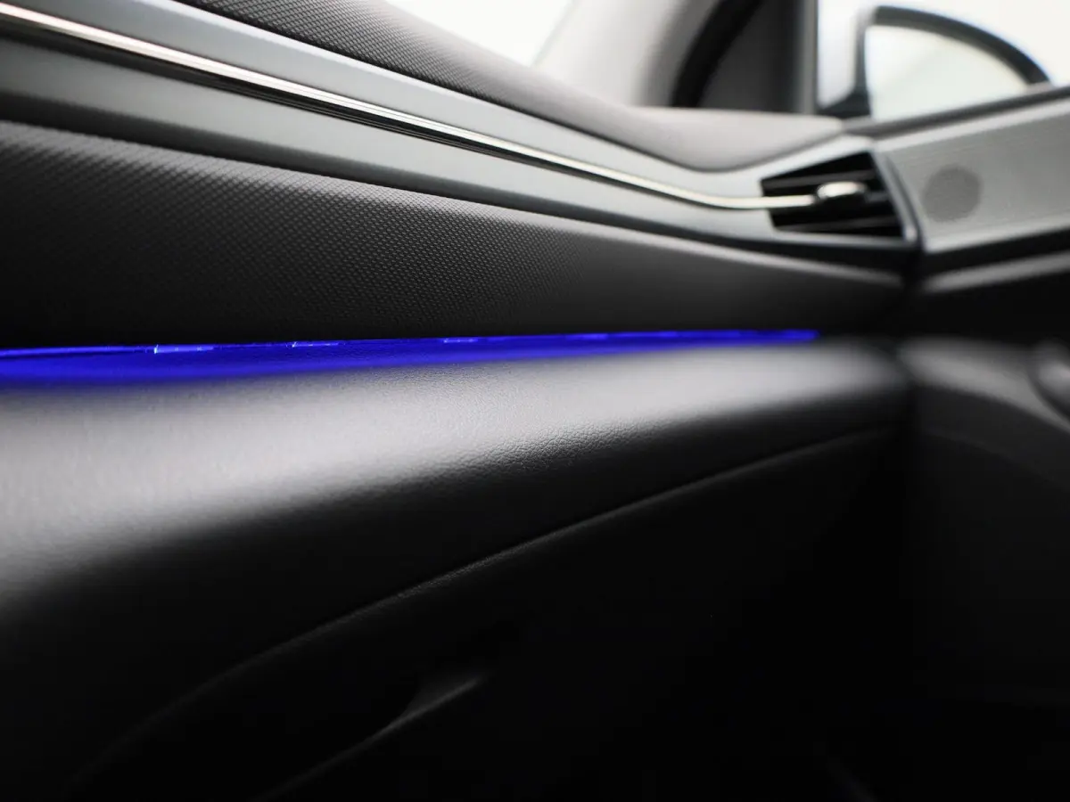 Comfort EV 38 kWh | Automaat | Parkeer sensoren | Virtual cockpit | Cruise control | Climate control | Navigatie | DAB | LED | Bluetooth | Sfeer verlichting | Stoel verwarming | Camera