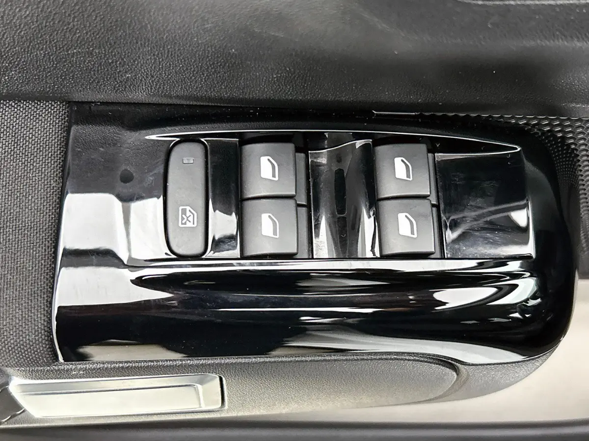 1.2 PureTech Feel Edition CARPLAY | CRUISE | LED