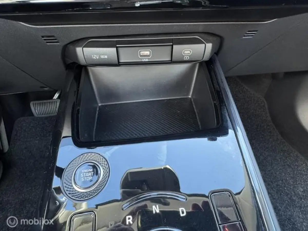 1.6 GDi PHEV DynamicLine Edition / Plug-inn Hybride / volledig elektrisch rijden 65 km hierna Hybride aandrijving , Navi / Camera achter / Parkeerhulp rondom /18 inch velgen / Keyless , gara