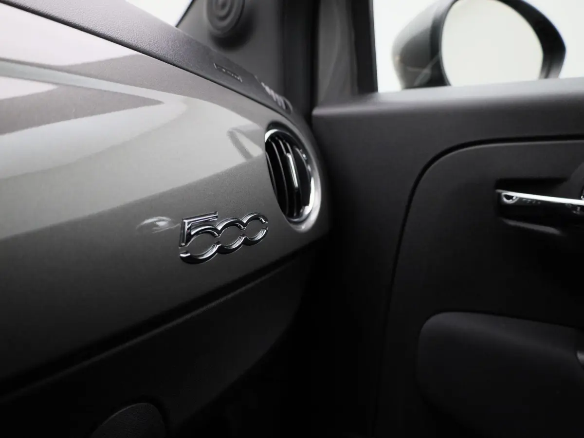 1.0 Hybrid Dolcevita | Panorama dak | Parkeer sensoren | Climate control | DAB | LMV | Bluetooth | Navigatie | Cruise control