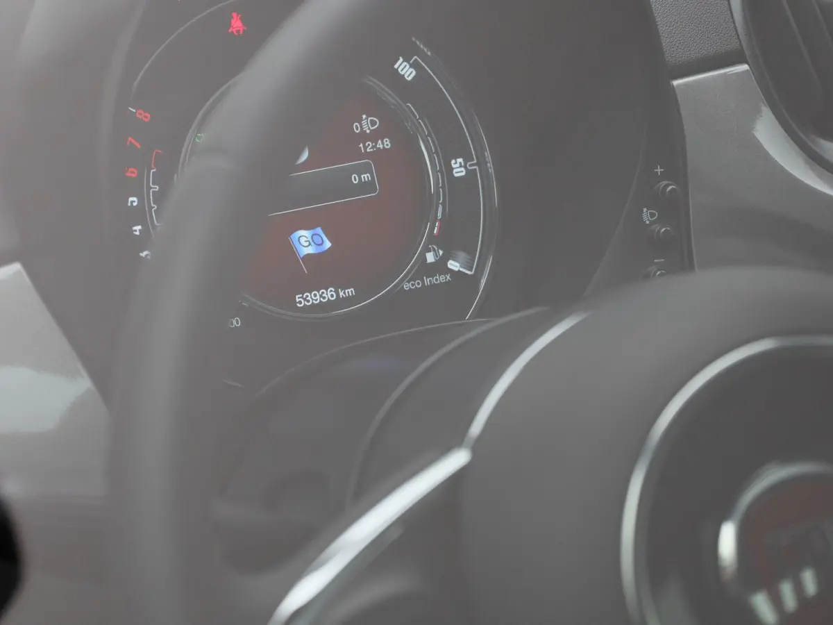 1.0 Hybrid Dolcevita | Panorama dak | Parkeer sensoren | Climate control | DAB | LMV | Bluetooth | Navigatie | Cruise control