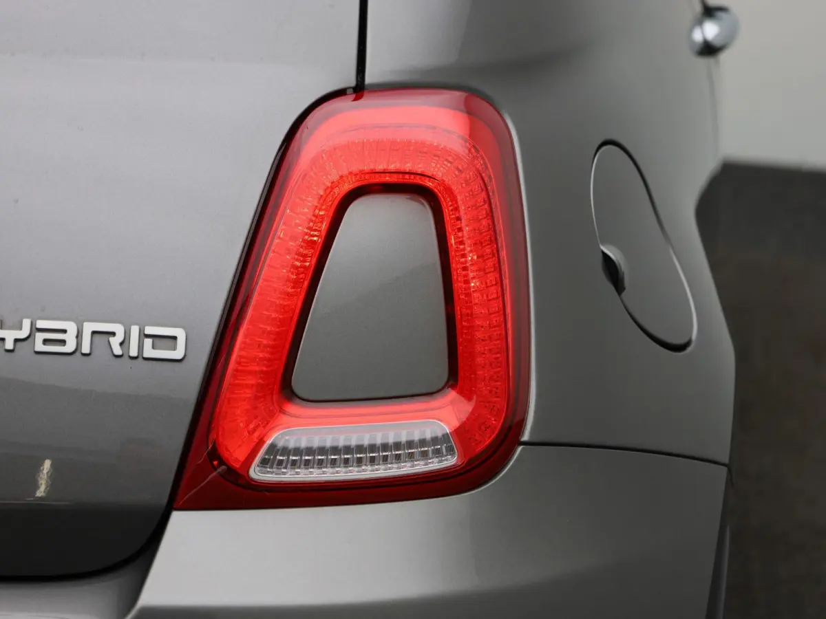 1.0 Hybrid Dolcevita | Panorama dak | Parkeer sensoren | Climate control | DAB | LMV | Bluetooth | Navigatie | Cruise control
