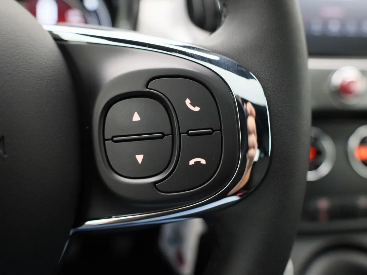 1.0 Hybrid Dolcevita | Panorama dak | Parkeer sensoren | Climate control | DAB | LMV | Bluetooth | Navigatie | Cruise control