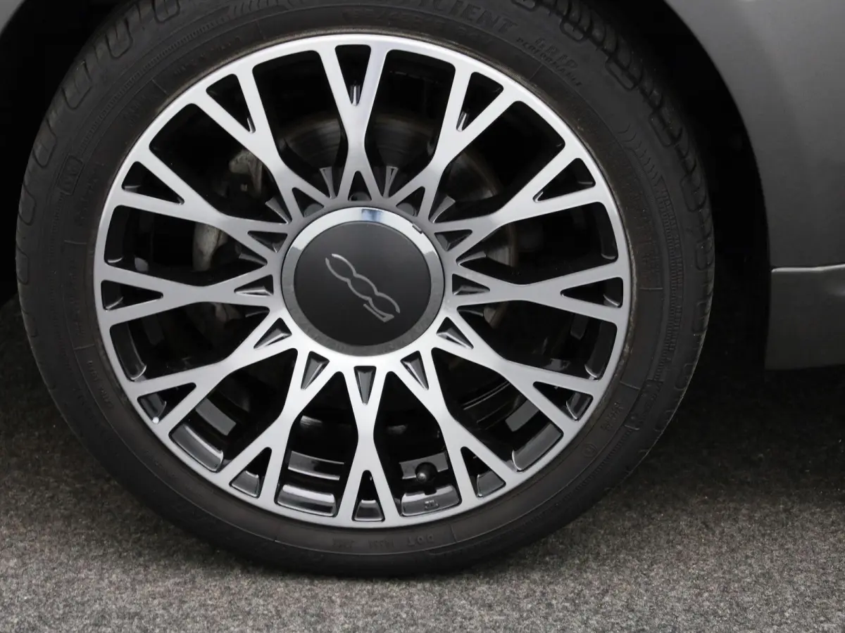 1.0 Hybrid Dolcevita | Panorama dak | Parkeer sensoren | Climate control | DAB | LMV | Bluetooth | Navigatie | Cruise control