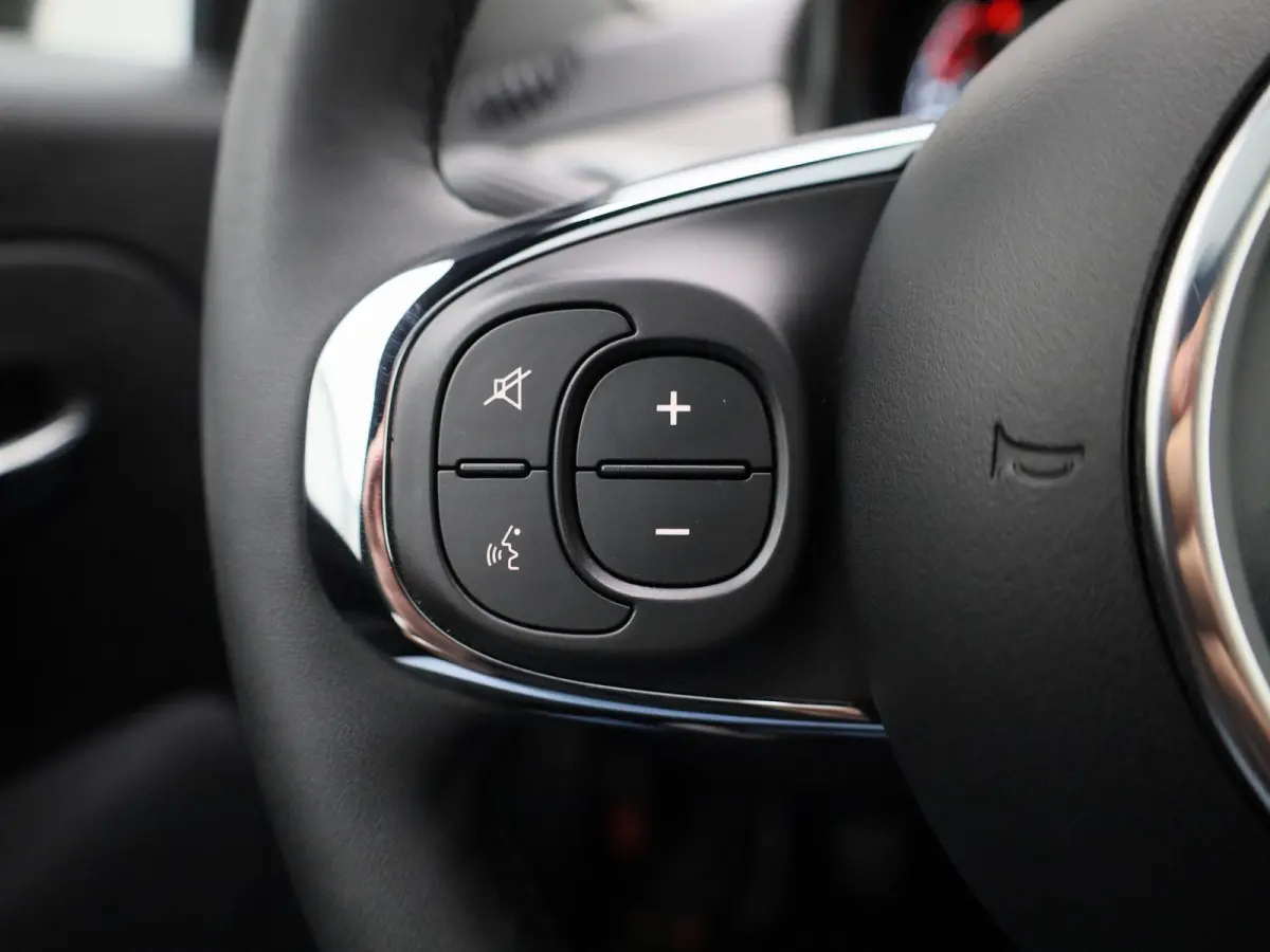 1.0 Hybrid Dolcevita | Panorama dak | Parkeer sensoren | Climate control | DAB | LMV | Bluetooth | Navigatie | Cruise control
