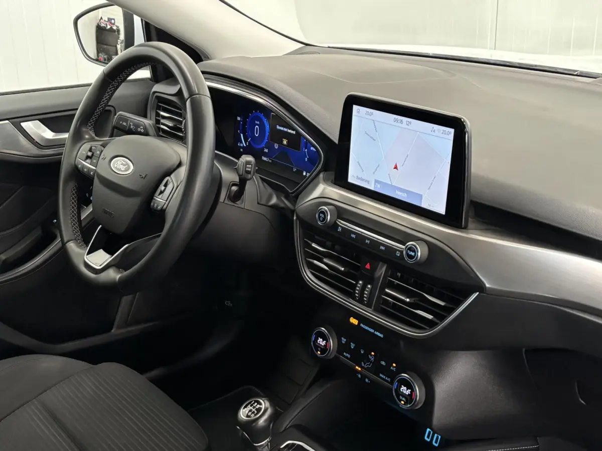 1.0 EcoB. Hybrid Titanium X Business / Virtual Dashboard / Trekhaak / Carplay / NL Auto / NAP / Keurige staat!