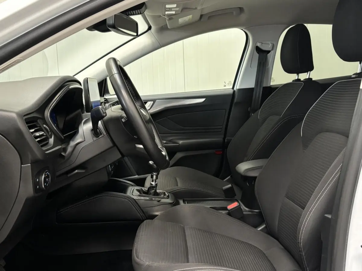 1.0 EcoB. Hybrid Titanium X Business / Virtual Dashboard / Trekhaak / Carplay / NL Auto / NAP / Keurige staat!
