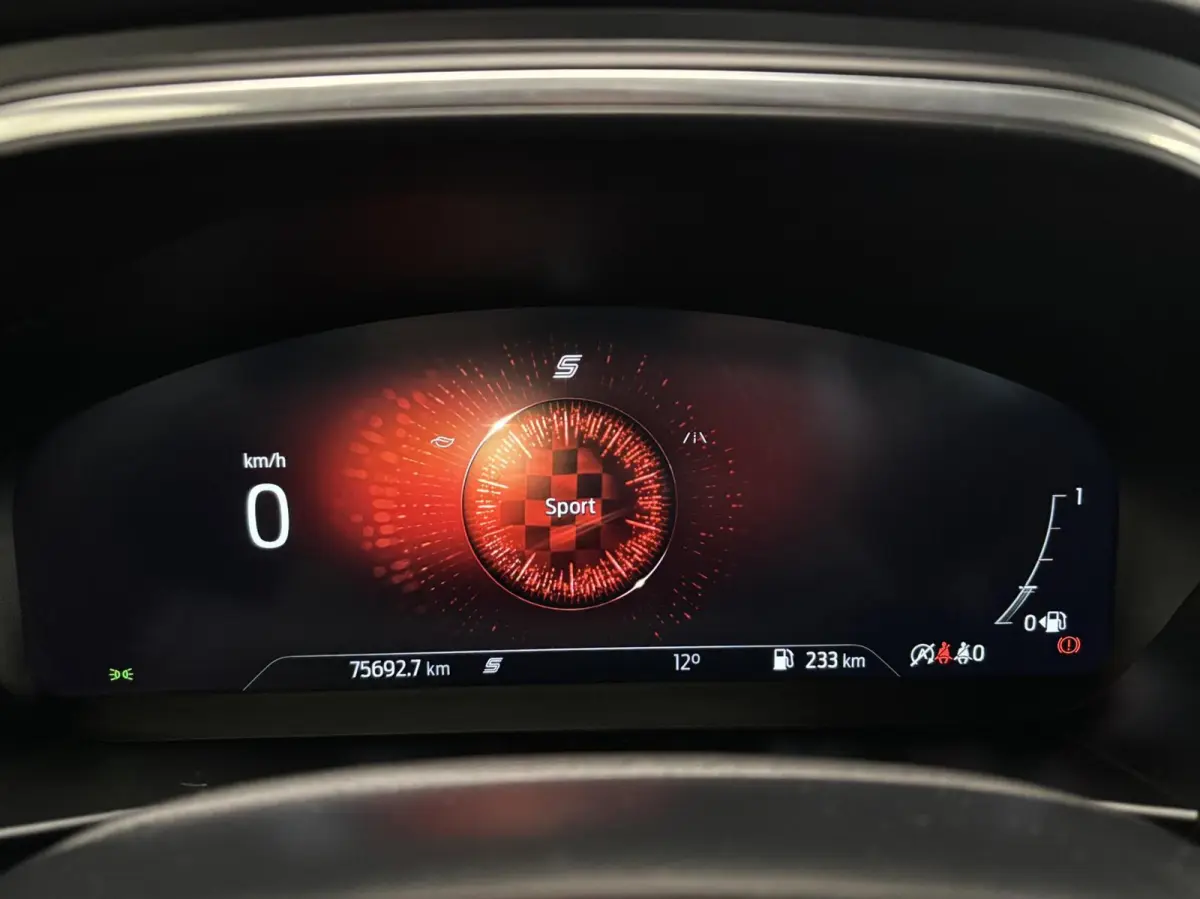 1.0 EcoB. Hybrid Titanium X Business / Virtual Dashboard / Trekhaak / Carplay / NL Auto / NAP / Keurige staat!