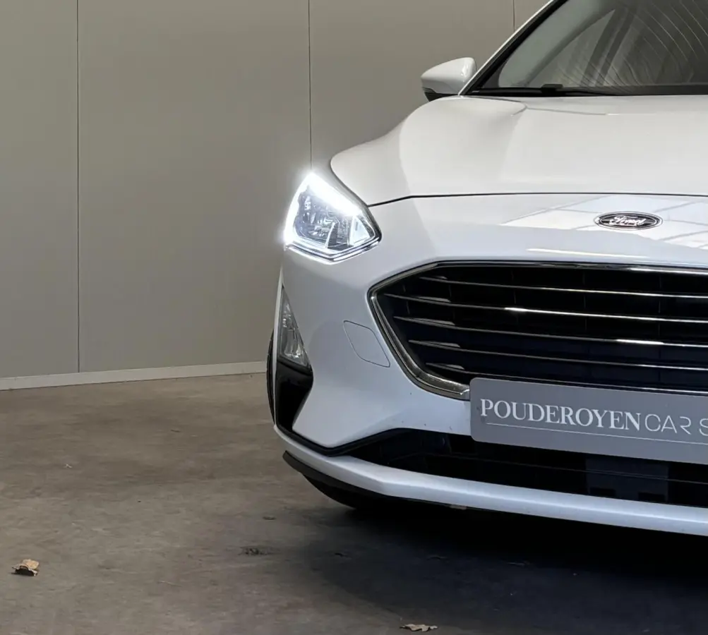 1.0 EcoB. Hybrid Titanium X Business / Virtual Dashboard / Trekhaak / Carplay / NL Auto / NAP / Keurige staat!