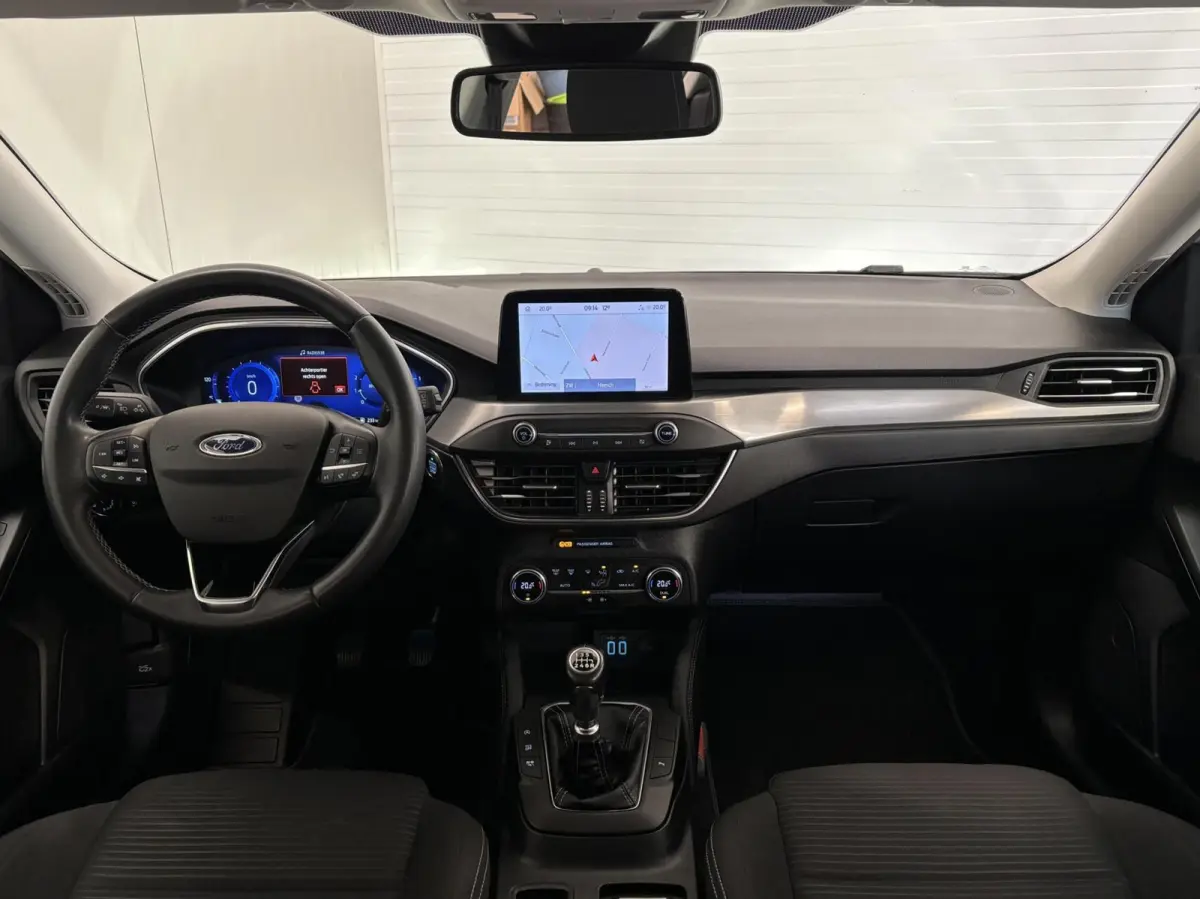 1.0 EcoB. Hybrid Titanium X Business / Virtual Dashboard / Trekhaak / Carplay / NL Auto / NAP / Keurige staat!