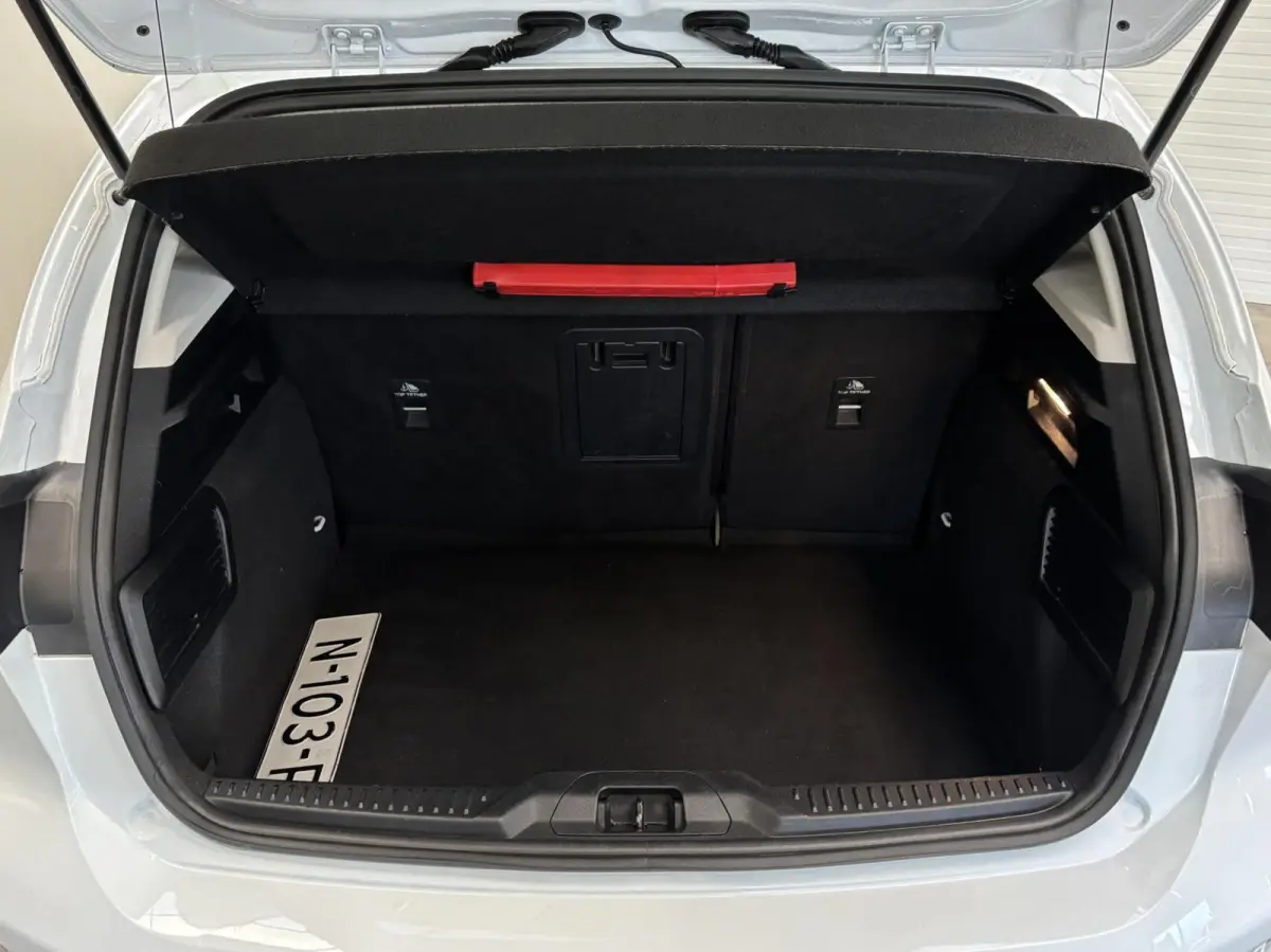 1.0 EcoB. Hybrid Titanium X Business / Virtual Dashboard / Trekhaak / Carplay / NL Auto / NAP / Keurige staat!