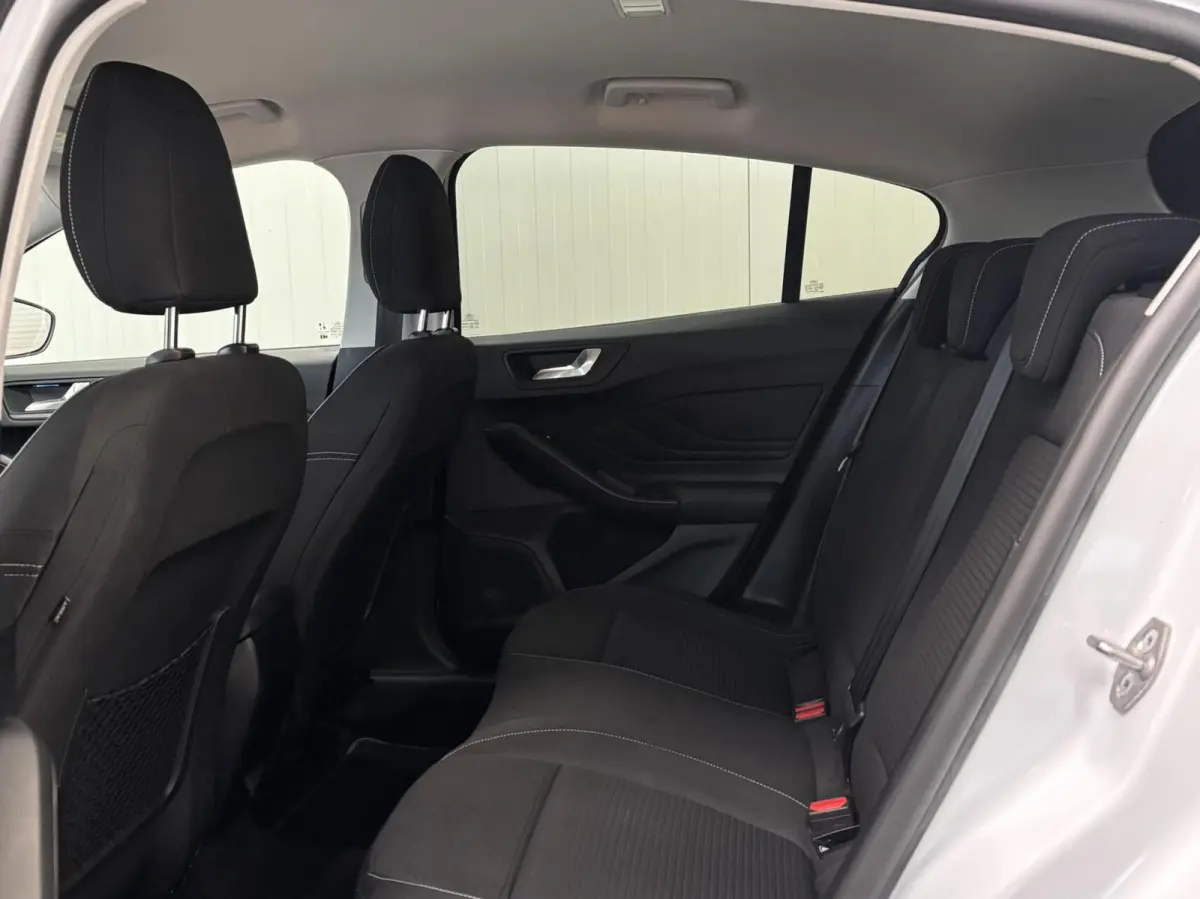 1.0 EcoB. Hybrid Titanium X Business / Virtual Dashboard / Trekhaak / Carplay / NL Auto / NAP / Keurige staat!