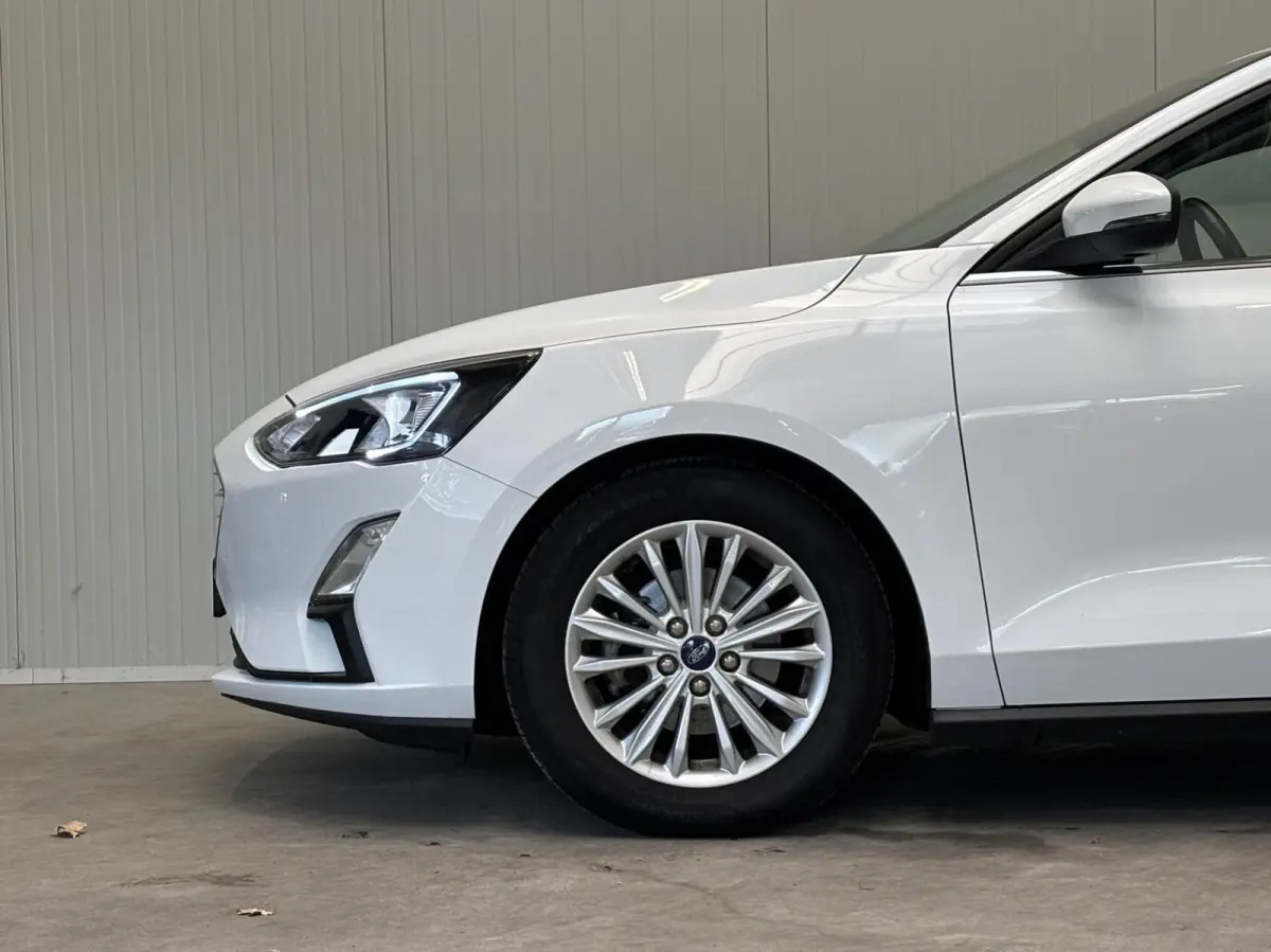 1.0 EcoB. Hybrid Titanium X Business / Virtual Dashboard / Trekhaak / Carplay / NL Auto / NAP / Keurige staat!