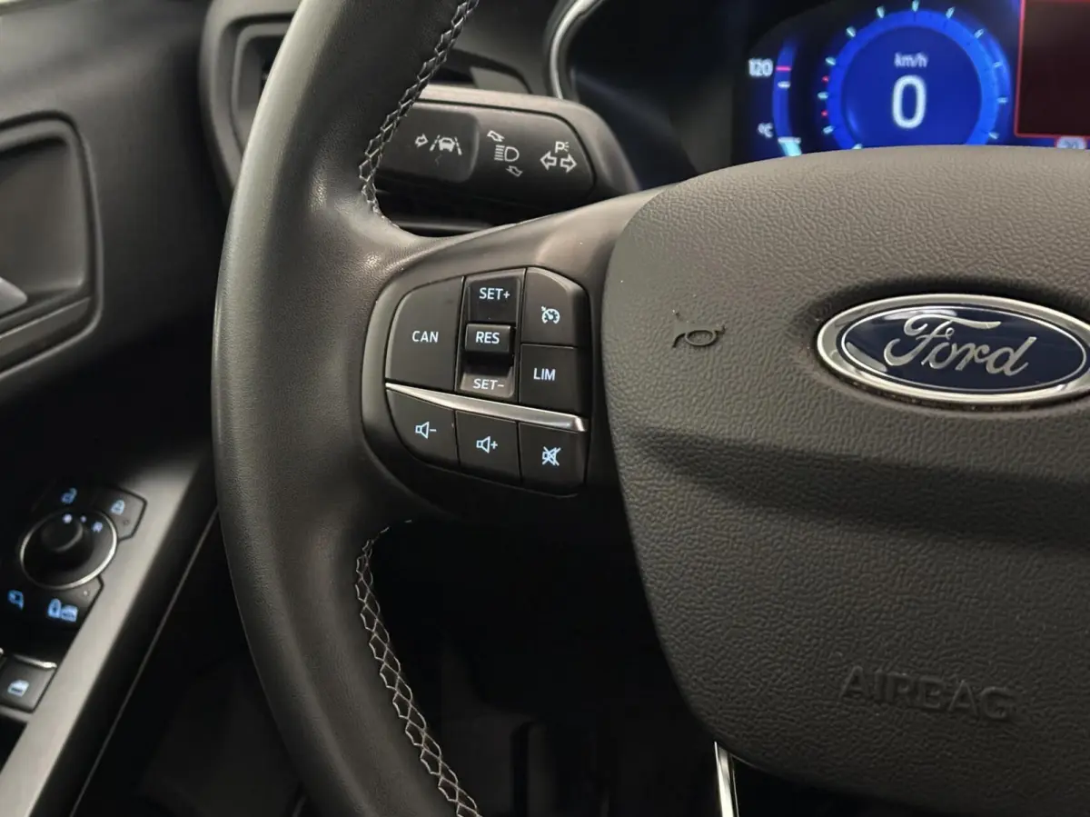 1.0 EcoB. Hybrid Titanium X Business / Virtual Dashboard / Trekhaak / Carplay / NL Auto / NAP / Keurige staat!