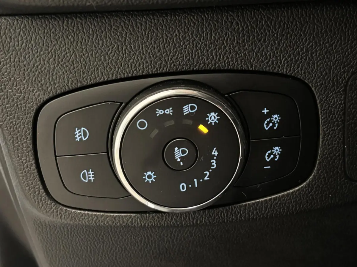 1.0 EcoB. Hybrid Titanium X Business / Virtual Dashboard / Trekhaak / Carplay / NL Auto / NAP / Keurige staat!