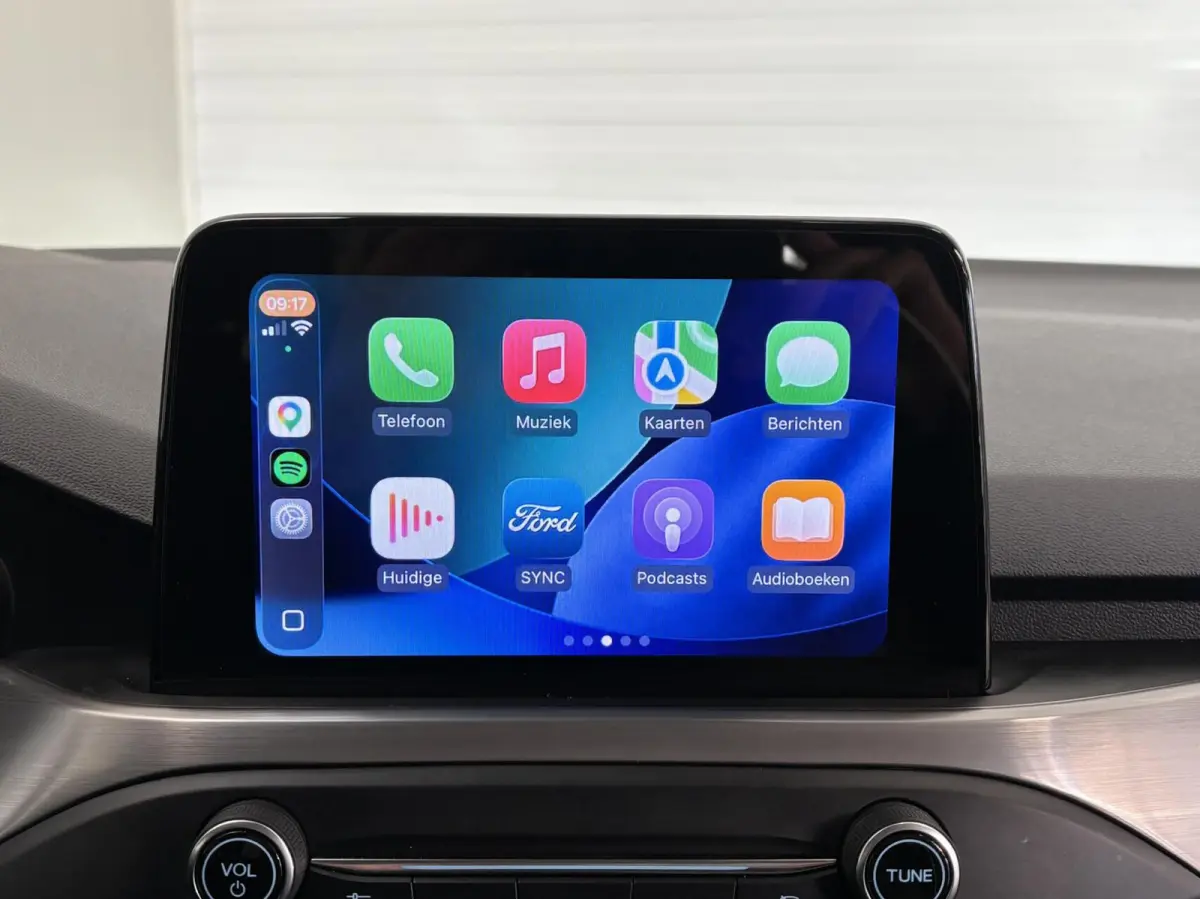 1.0 EcoB. Hybrid Titanium X Business / Virtual Dashboard / Trekhaak / Carplay / NL Auto / NAP / Keurige staat!