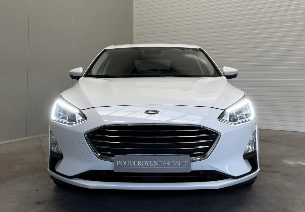 1.0 EcoB. Hybrid Titanium X Business / Virtual Dashboard / Trekhaak / Carplay / NL Auto / NAP / Keurige staat!