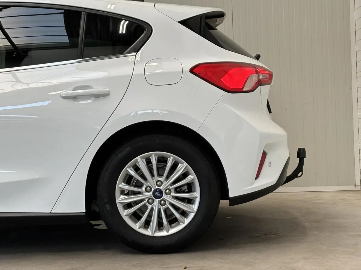 1.0 EcoB. Hybrid Titanium X Business / Virtual Dashboard / Trekhaak / Carplay / NL Auto / NAP / Keurige staat!