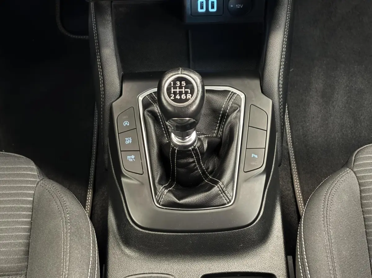 1.0 EcoB. Hybrid Titanium X Business / Virtual Dashboard / Trekhaak / Carplay / NL Auto / NAP / Keurige staat!