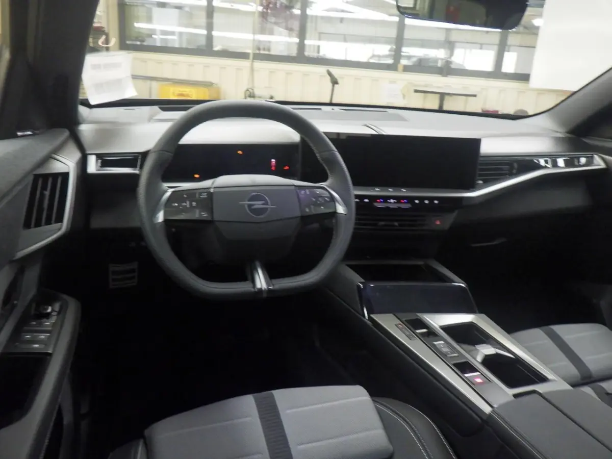 1.6 Turbo Plug-in-Hybrid GS | Panorama/schuifdak | Trekhaak | Focal | NL auto | 22.500km | Navigatie | Camera |