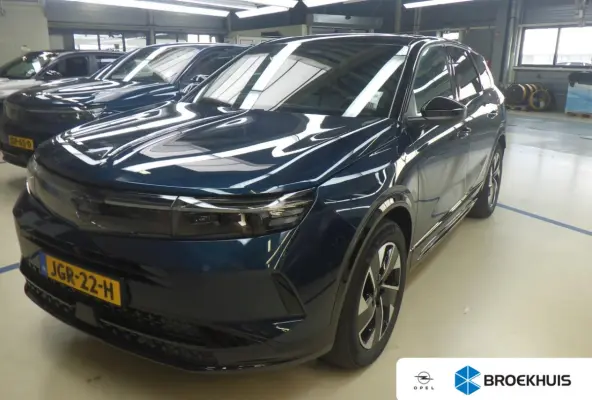 1.6 Turbo Plug-in-Hybrid GS | Panorama/schuifdak | Trekhaak | Focal | NL auto | 22.500km | Navigatie | Camera |