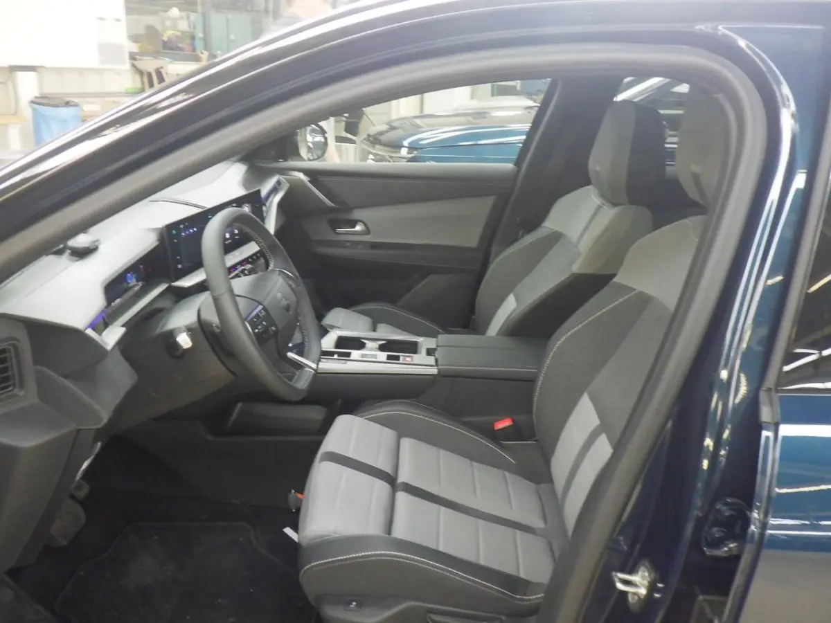 1.6 Turbo Plug-in-Hybrid GS | Panorama/schuifdak | Trekhaak | Focal | NL auto | 22.500km | Navigatie | Camera |