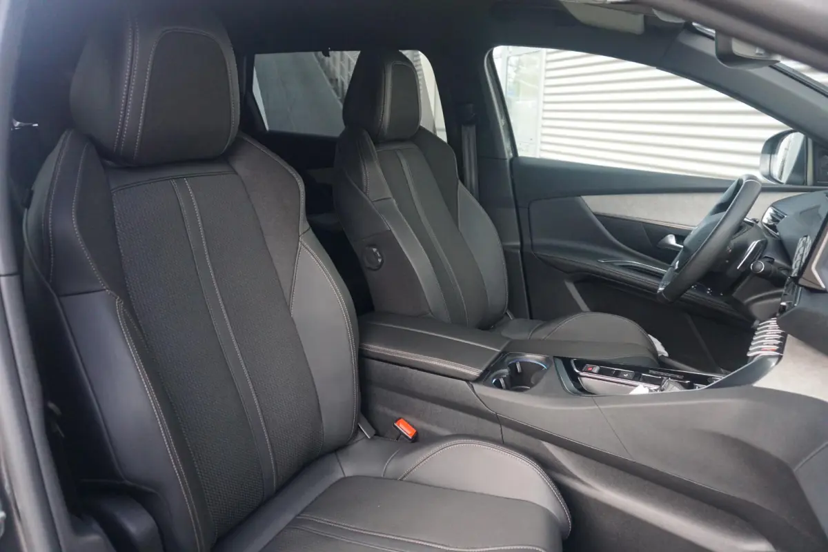 1.2 TURBO 130 GT AUTOMAAT 7-Persoons | Navigatie pro | Climate control | Privacy Glass | Full LED | Adaptive Cruise C |