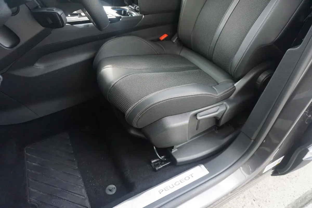 1.2 TURBO 130 GT AUTOMAAT 7-Persoons | Navigatie pro | Climate control | Privacy Glass | Full LED | Adaptive Cruise C |