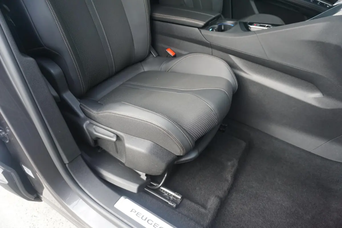 1.2 TURBO 130 GT AUTOMAAT 7-Persoons | Navigatie pro | Climate control | Privacy Glass | Full LED | Adaptive Cruise C |
