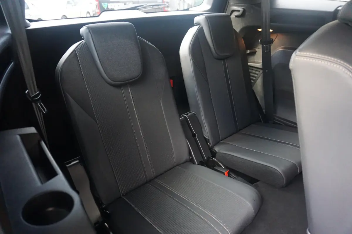 1.2 TURBO 130 GT AUTOMAAT 7-Persoons | Navigatie pro | Climate control | Privacy Glass | Full LED | Adaptive Cruise C |