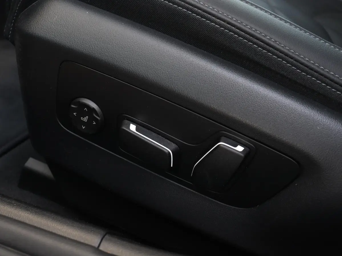 530e | M Sportpakket Pro | Panodak | Trekhaak | Head-Up | Driving Assistant Prof. | Stoelventilatie | Bowers & Wilkins | Parking Assistant Plus | 21'' LMV