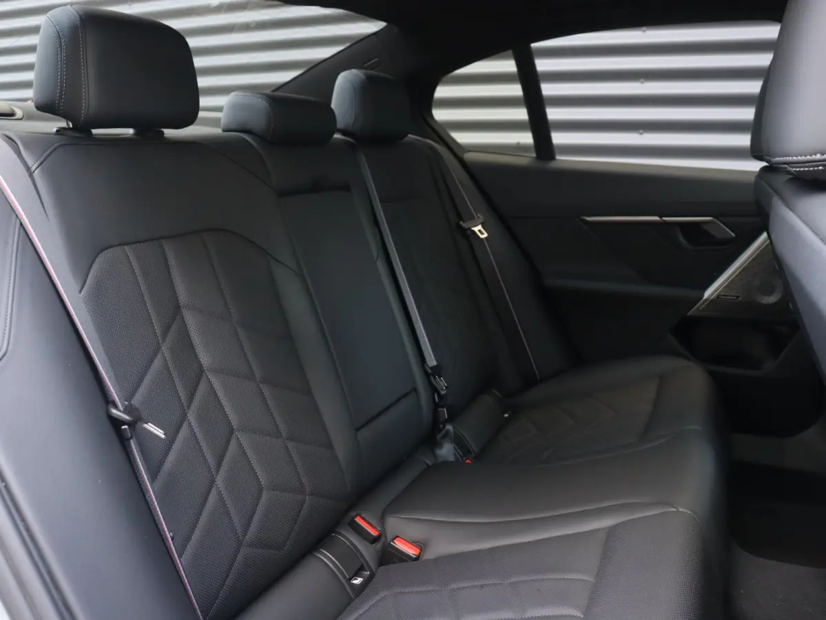530e | M Sportpakket Pro | Panodak | Trekhaak | Head-Up | Driving Assistant Prof. | Stoelventilatie | Bowers & Wilkins | Parking Assistant Plus | 21'' LMV