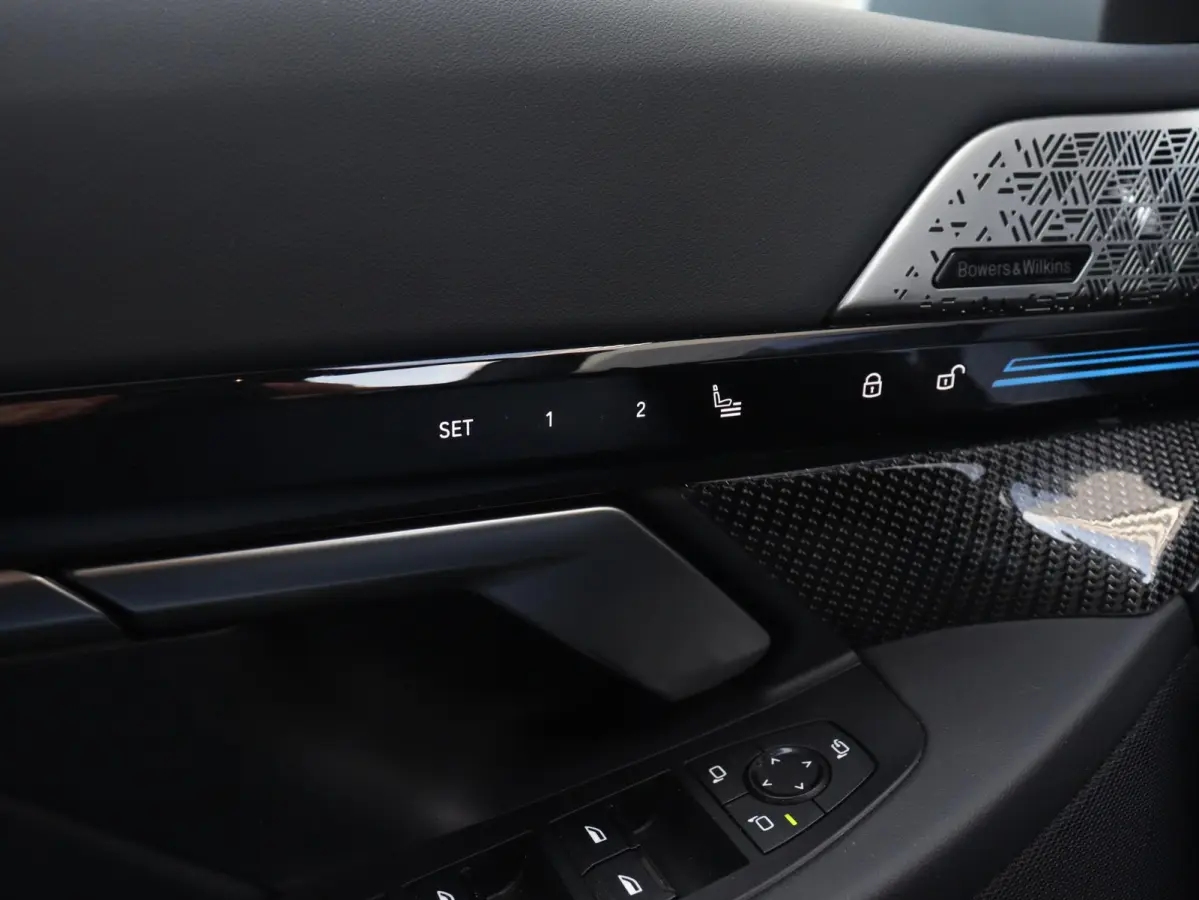530e | M Sportpakket Pro | Panodak | Trekhaak | Head-Up | Driving Assistant Prof. | Stoelventilatie | Bowers & Wilkins | Parking Assistant Plus | 21'' LMV