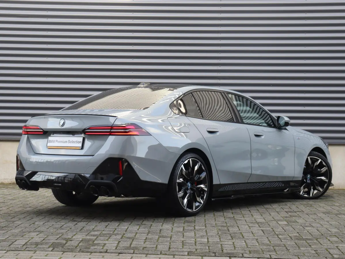 530e | M Sportpakket Pro | Panodak | Trekhaak | Head-Up | Driving Assistant Prof. | Stoelventilatie | Bowers & Wilkins | Parking Assistant Plus | 21'' LMV