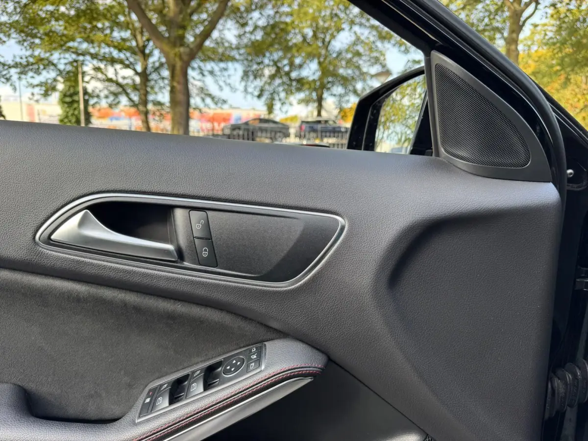 180 Business Solution AMG | WORDT VERWACHT | PANORAMADAK | STOELVERWARMING | KEYLESS | CLIMATE CONTROL | CRUISE CONTROL |